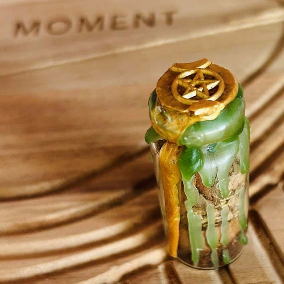 Spell Jar GELD in Grün/Gold, Glaszauber für Geldmanifestationen