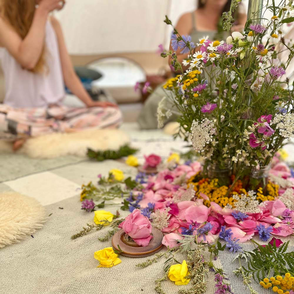 Spiritueller Frauenkreis (Foto von Louise Vildmark auf Unsplash)