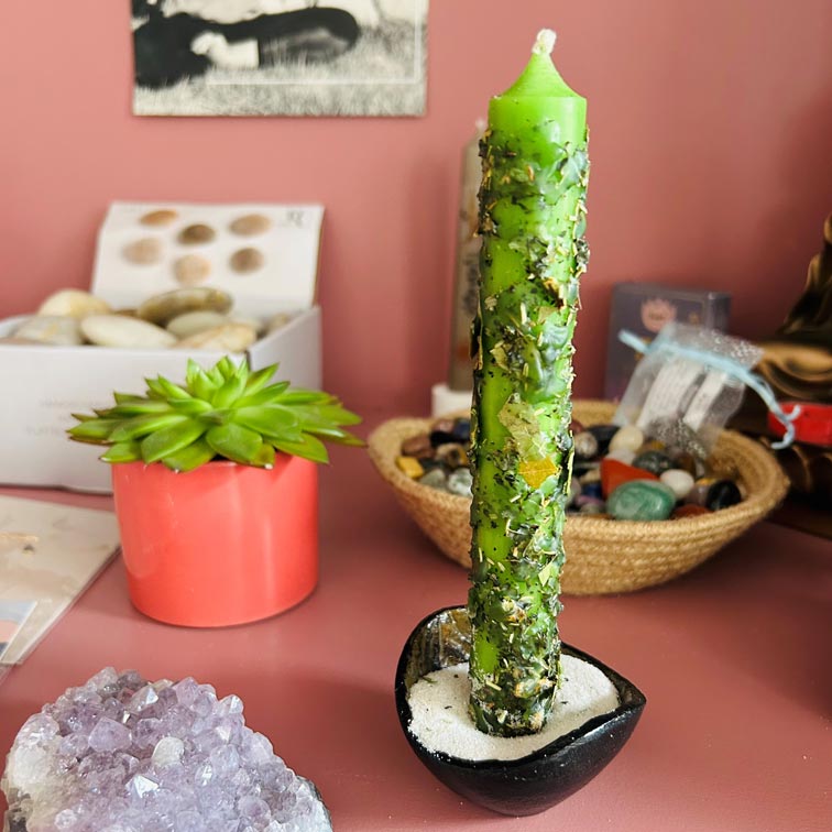 Grüne Ritualkerze (Stabkerze) für mehr Fülle und Wohlstand, stärkt Geld-Manifestationen