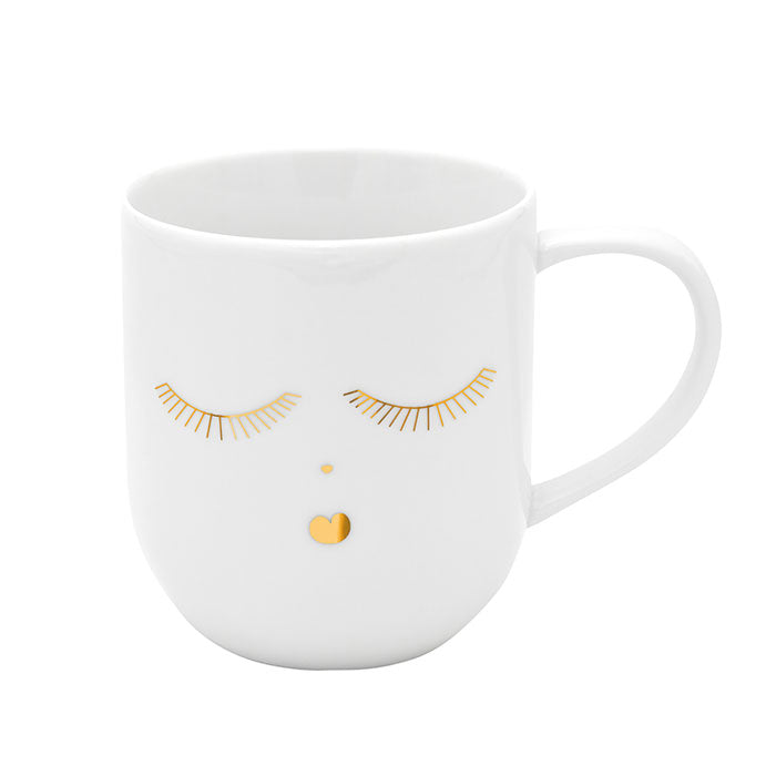 Weiße Porzellan-Tasse mit goldenem Gesicht, Augen geschlossen (von Räder)