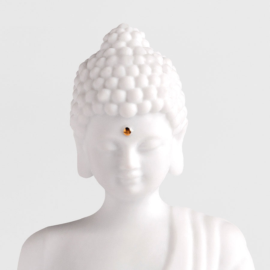 Detail: Kopf von Buddha mit goldenem dritten Auge